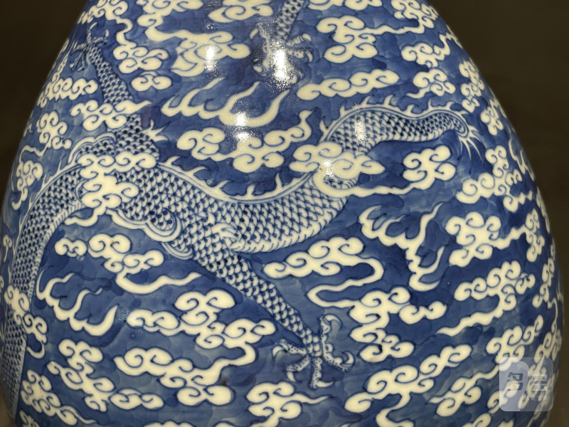 清道光 青花云龙纹胆瓶 - 图8